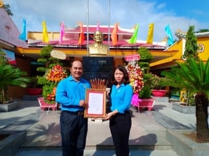 doc lai di chuc bac ho luc nay cang nho nhung loi bac dan