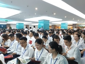 moi gioi bat dong san nup bong cong ty moi gioi de kiem an ngoai
