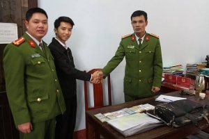 csgt so 6 tpha noi tra lai so tien gan 50 trieu dong cho nguoi danh roi
