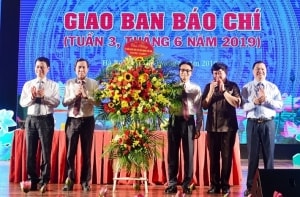 pho thu tuong vu duc dam bao cao thuong vu quoc hoi dien bien dich covid 19