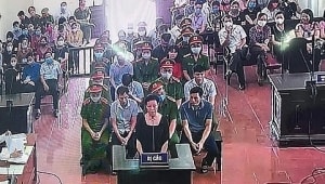phat nguyen can bo thanh tra tinh hoa binh 30 nam tu ve toi lua dao