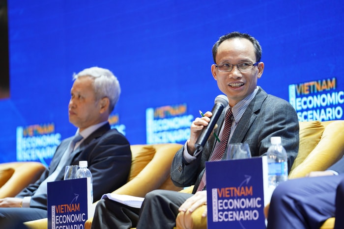 Chuyên gia và đại diện NHNN nói về lo ngại bong bóng chứng khoán và bất động sản khi mở rộng chính sách tiền tệ? - Ảnh 1.