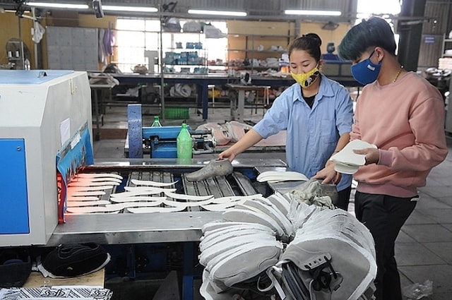 Doanh nghiệp chủ động ứng dụng cách thức kinh doanh mới để ứng phó với dịch Covid-19 kéo dài.