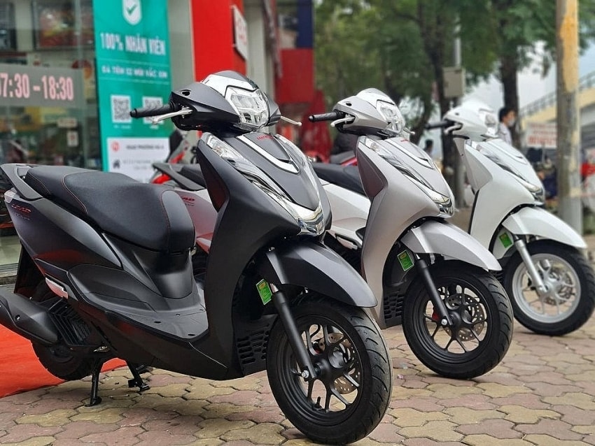 Xe máy tay ga cốp rộng, chị em đựng được 