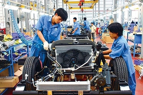 Nhiều chính sách mang tính tháo gỡ của Chính phủ đã hỗ trợ doanh nghiệp ổn định sản xuất kinh doanh. Ảnh: TL