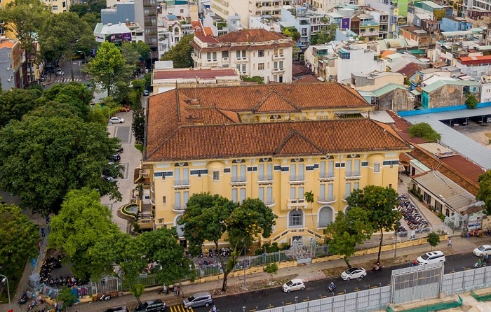 Bảo tàng Mỹ thuật Thành phố Hồ Chí Minh nhìn từ xa