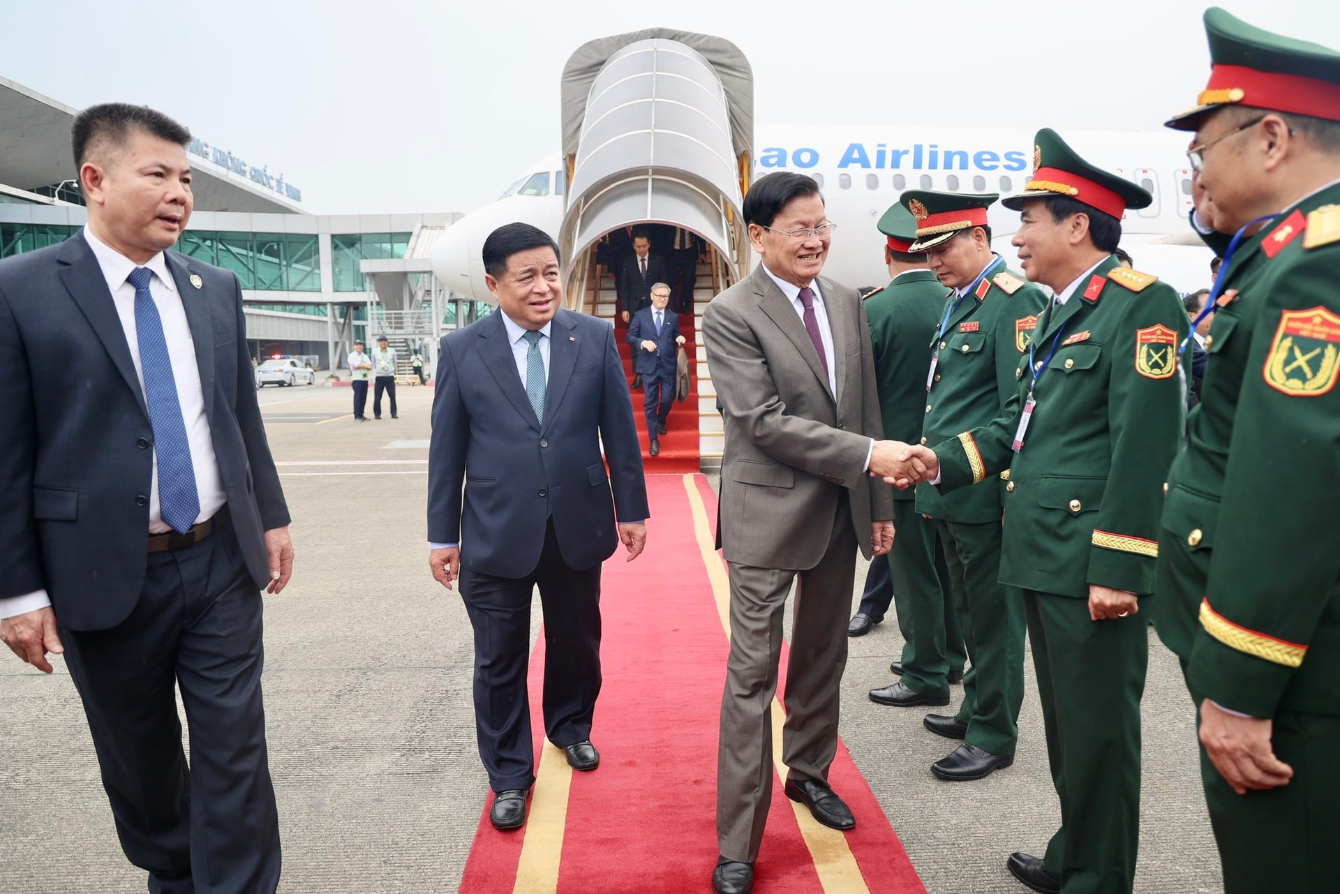 Tổng Bí thư, Chủ tịch nước Lào đến Việt Nam dự Lễ kỷ niệm 30/4- Ảnh 4. Tổng Bí thư, Chủ tịch nước Lào đến Việt Nam dự Lễ kỷ niệm 30/4- Ảnh 4.
