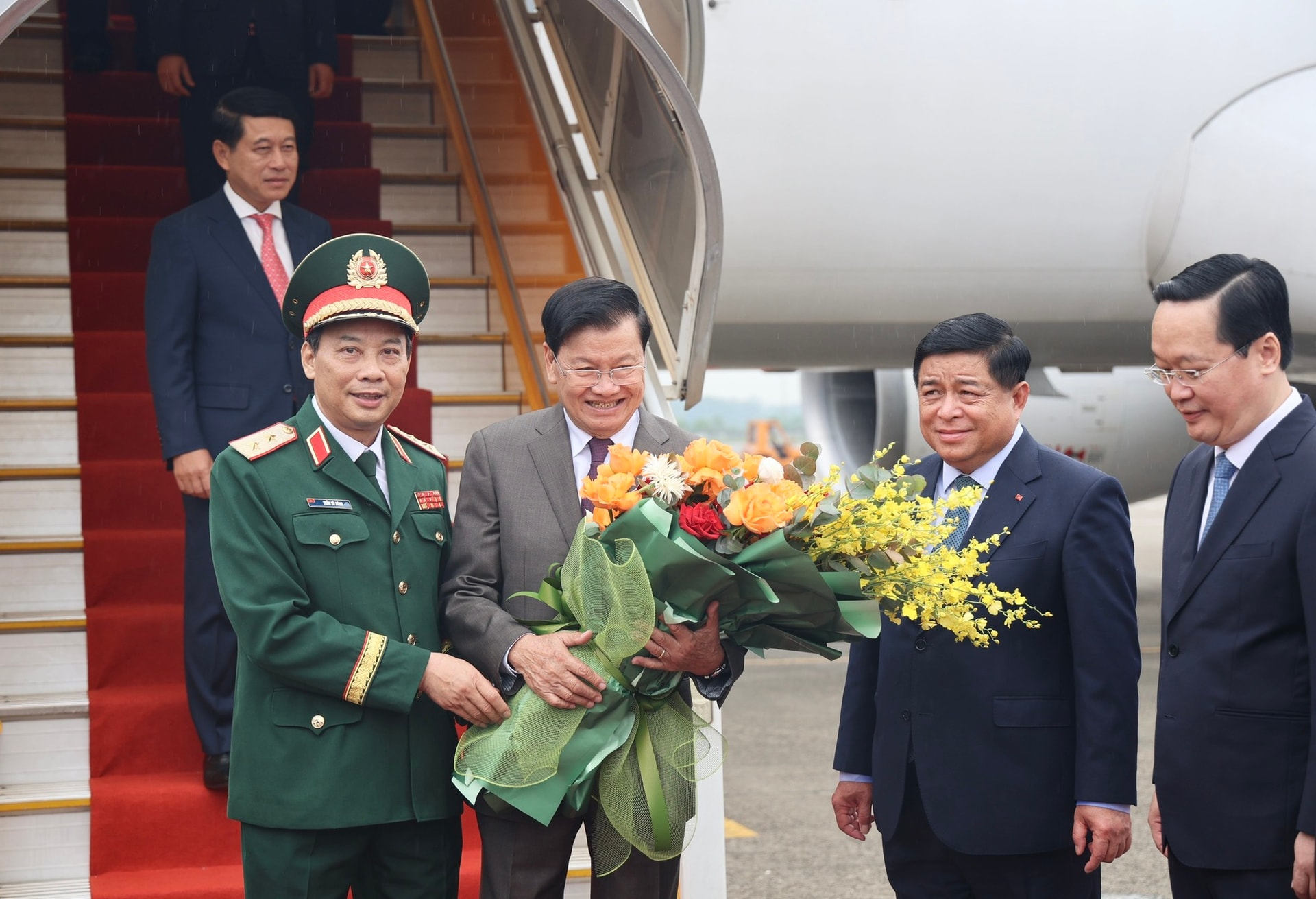 Tổng Bí thư, Chủ tịch nước Lào đến Việt Nam dự Lễ kỷ niệm 30/4- Ảnh 2. Tổng Bí thư, Chủ tịch nước Lào đến Việt Nam dự Lễ kỷ niệm 30/4- Ảnh 2.