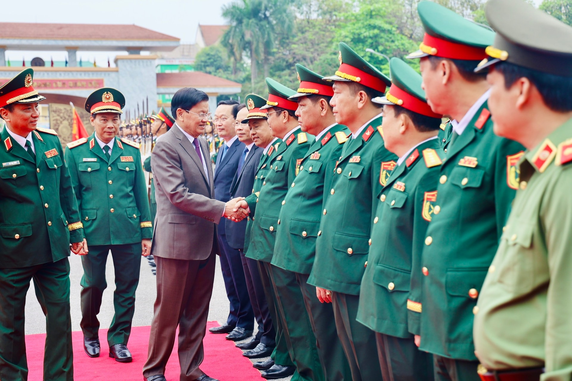 Tổng Bí thư, Chủ tịch nước Lào đến Việt Nam dự Lễ kỷ niệm 30/4- Ảnh 6. Tổng Bí thư, Chủ tịch nước Lào đến Việt Nam dự Lễ kỷ niệm 30/4- Ảnh 6.