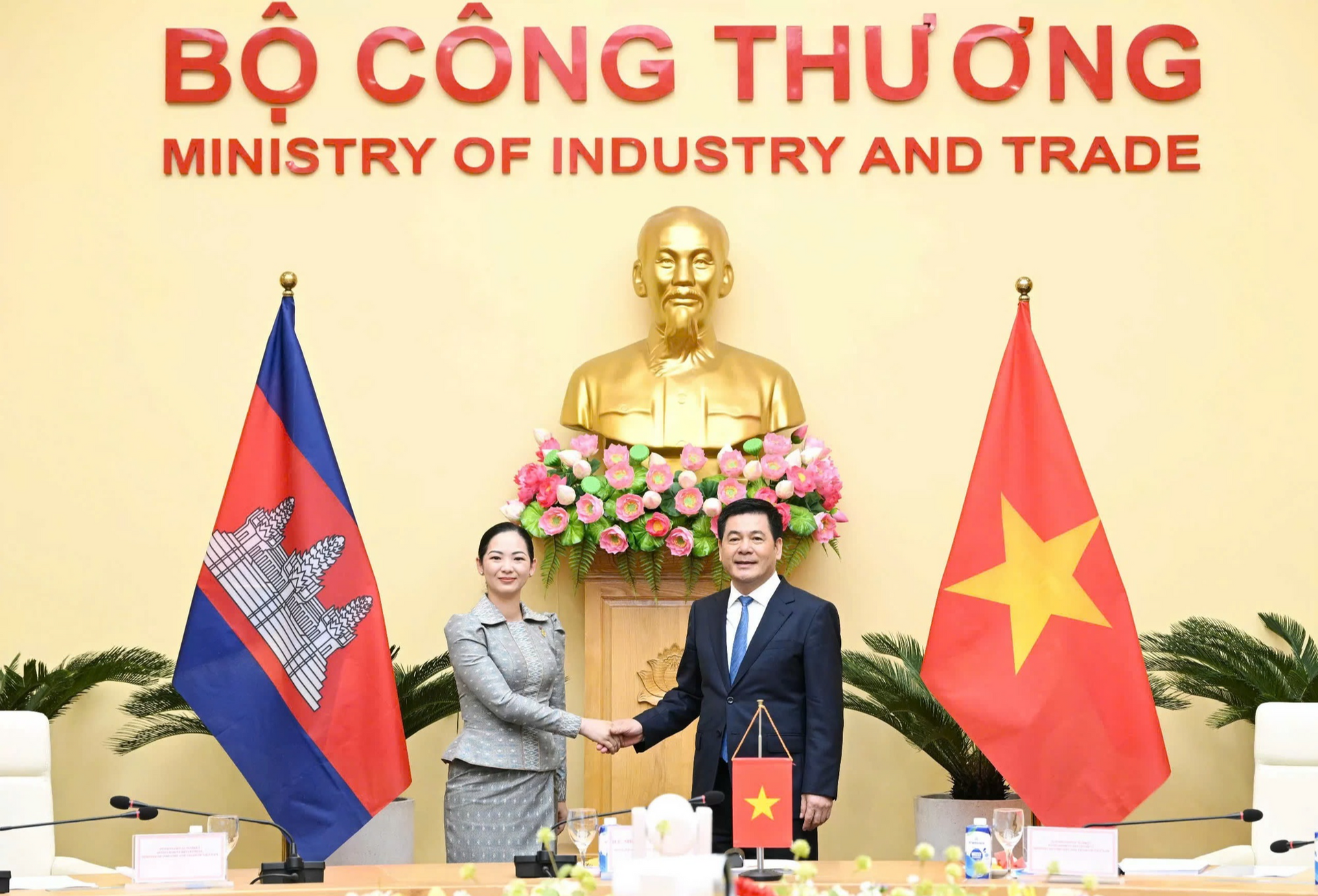 Việt Nam - Campuchia ký thỏa thuận thương mại ưu đãi thuế quan đặc biệt- Ảnh 5. Việt Nam - Campuchia ký thỏa thuận thương mại ưu đãi thuế quan đặc biệt- Ảnh 5.
