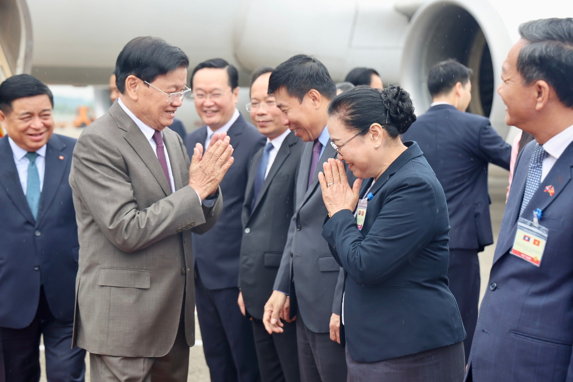 Tổng Bí thư, Chủ tịch nước Lào đến Việt Nam dự Lễ kỷ niệm 30/4- Ảnh 3. Tổng Bí thư, Chủ tịch nước Lào đến Việt Nam dự Lễ kỷ niệm 30/4- Ảnh 3.
