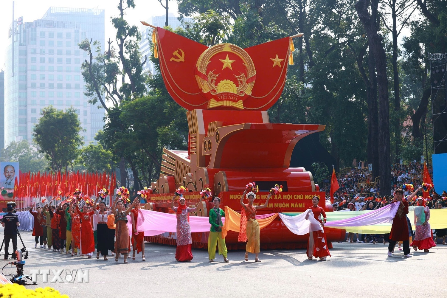 Kỷ niệm trọng thể 50 năm Giải phóng miền Nam, thống nhất đất nước- Ảnh 21. Kỷ niệm trọng thể 50 năm Giải phóng miền Nam, thống nhất đất nước- Ảnh 21.