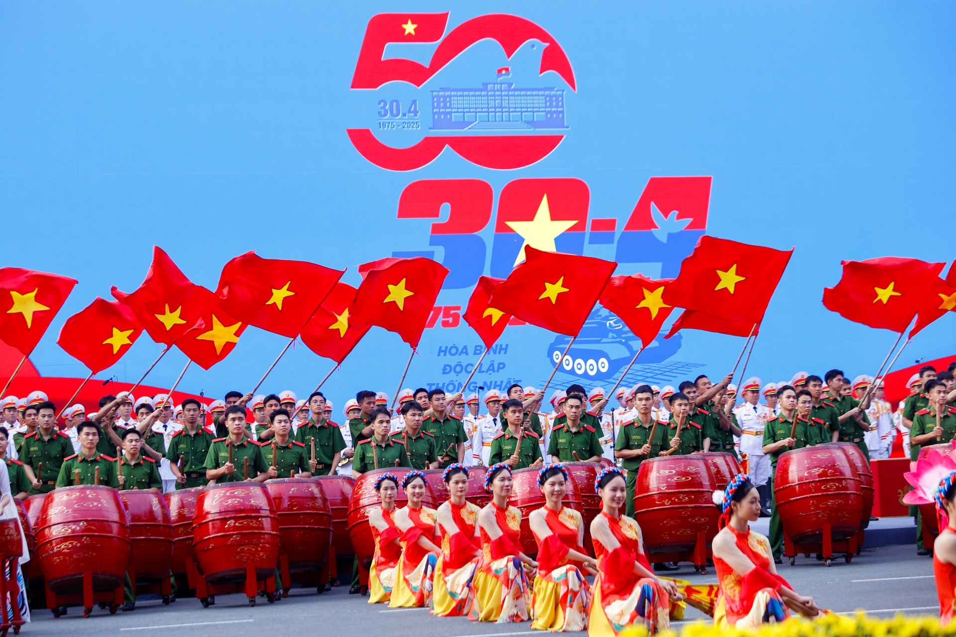 Kỷ niệm trọng thể 50 năm Giải phóng miền Nam, thống nhất đất nước- Ảnh 8. Kỷ niệm trọng thể 50 năm Giải phóng miền Nam, thống nhất đất nước- Ảnh 8.