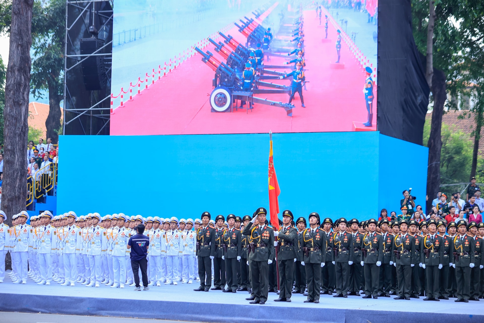 Kỷ niệm trọng thể 50 năm Giải phóng miền Nam, thống nhất đất nước- Ảnh 3. Kỷ niệm trọng thể 50 năm Giải phóng miền Nam, thống nhất đất nước- Ảnh 3.
