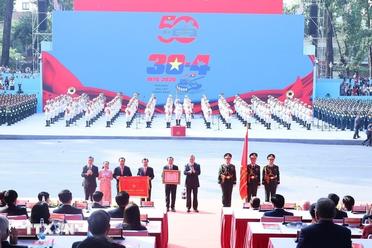 Kỷ niệm trọng thể 50 năm Giải phóng miền Nam, thống nhất đất nước- Ảnh 16. Kỷ niệm trọng thể 50 năm Giải phóng miền Nam, thống nhất đất nước- Ảnh 16.