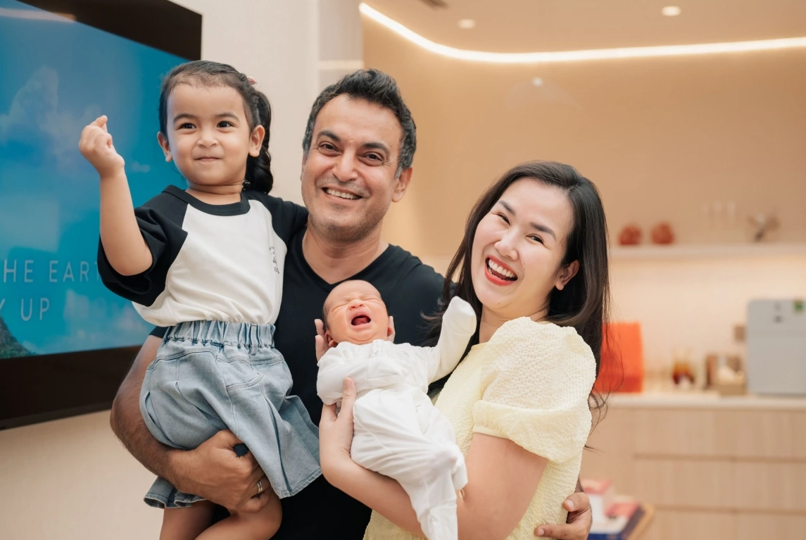 Gia đình hạnh phúc của Võ Hạ Trâm cùng chồng và con