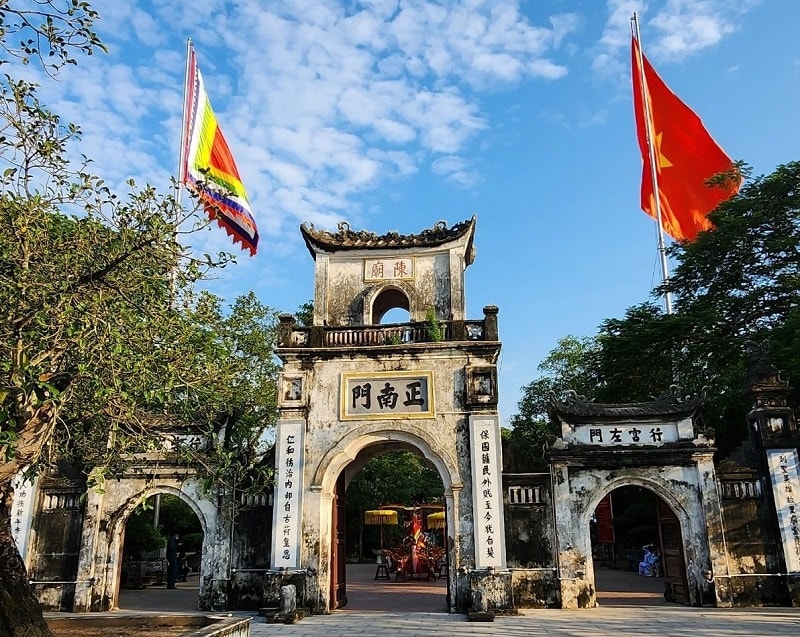 đền thờ Đức Thánh Trần