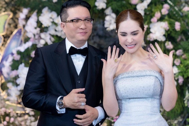 Đoàn Di băng nhẫn kim cương
