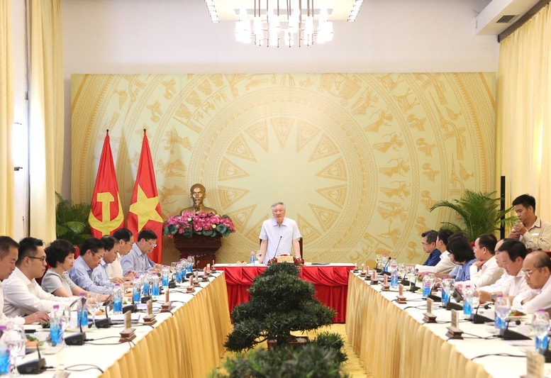 Phó thủ tướng Nguyễn Hòa bình chỉ đạo