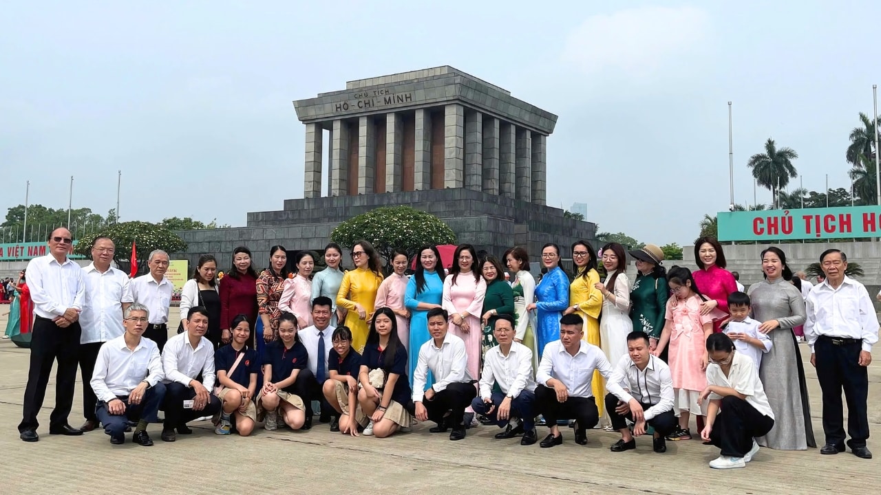 khối doanh nghiệp quận thanh xuân viếng lăng bác