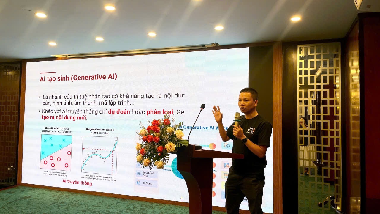 Diễn giả chia sẻ về AI tại hội thảo