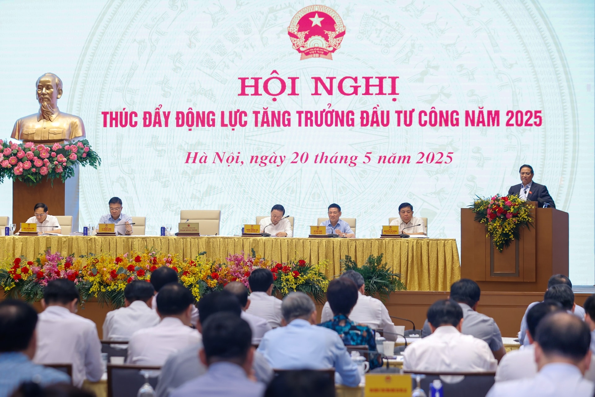 Thủ tướng: Quyết tâm giải ngân 100% vốn đầu tư công năm 2025- Ảnh 1. Thủ tướng: Quyết tâm giải ngân 100% vốn đầu tư công năm 2025- Ảnh 1.