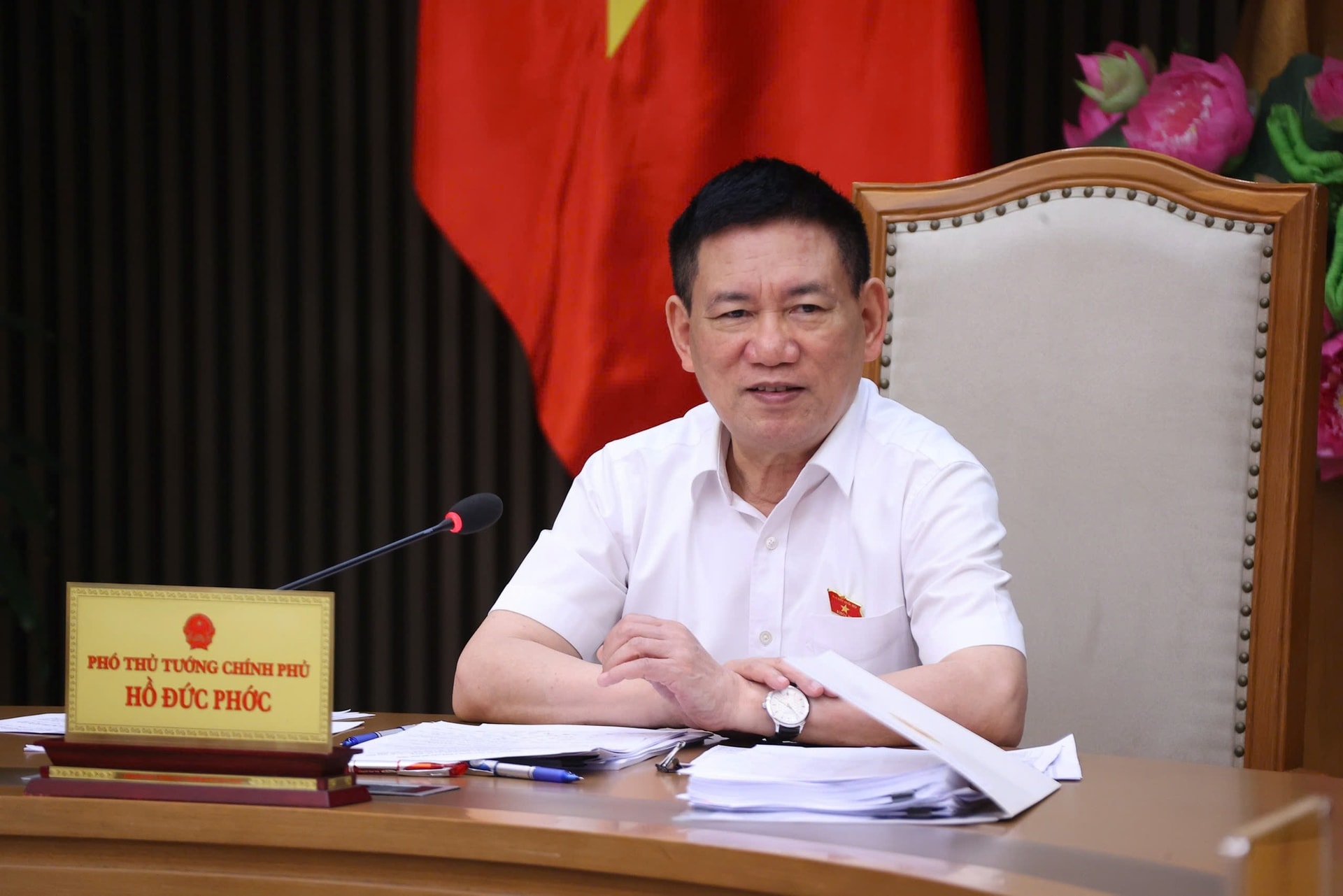 Phó Thủ tướng Hồ Đức Phớc chủ trì họp phân cấp, phân quyền gắn với phân định thẩm quyền trong lĩnh vực tài chính, ngân hàng- Ảnh 2. Phó Thủ tướng Hồ Đức Phớc chủ trì họp phân cấp, phân quyền gắn với phân định thẩm quyền trong lĩnh vực tài chính, ngân hàng- Ảnh 2.