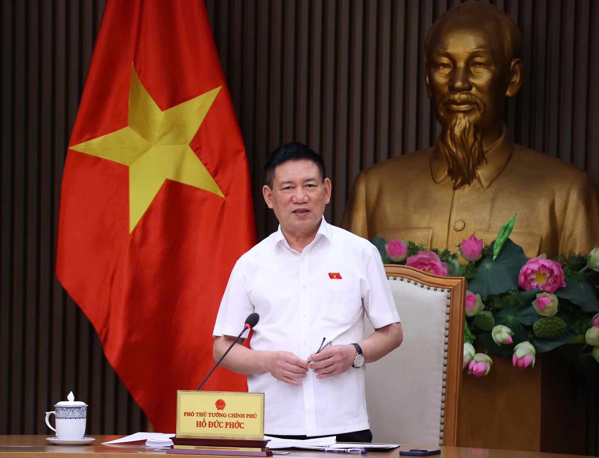 Phó Thủ tướng Hồ Đức Phớc chủ trì họp phân cấp, phân quyền gắn với phân định thẩm quyền trong lĩnh vực tài chính, ngân hàng- Ảnh 3. Phó Thủ tướng Hồ Đức Phớc chủ trì họp phân cấp, phân quyền gắn với phân định thẩm quyền trong lĩnh vực tài chính, ngân hàng- Ảnh 3.