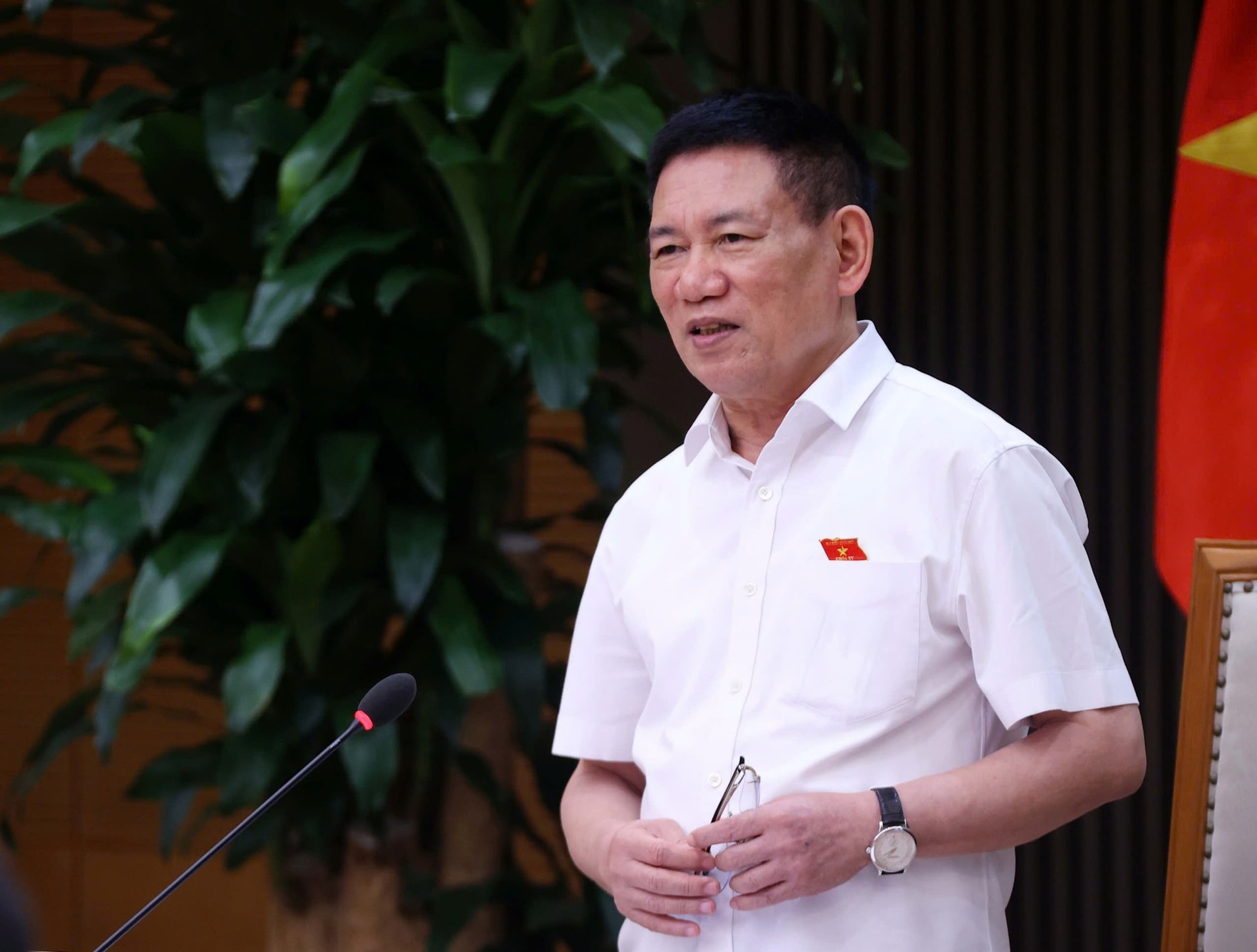 Phó Thủ tướng Hồ Đức Phớc chủ trì họp phân cấp, phân quyền gắn với phân định thẩm quyền trong lĩnh vực tài chính, ngân hàng- Ảnh 5. Phó Thủ tướng Hồ Đức Phớc chủ trì họp phân cấp, phân quyền gắn với phân định thẩm quyền trong lĩnh vực tài chính, ngân hàng- Ảnh 5.