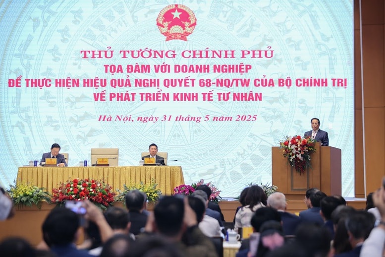 Thủ tướng: Giải quyết xong các yêu cầu, khó khăn của doanh nghiệp trong vòng 2 tuần- Ảnh 2. Thủ tướng: Giải quyết xong các yêu cầu, khó khăn của doanh nghiệp trong vòng 2 tuần- Ảnh 2.