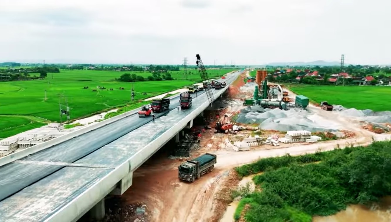 Công trường cao tốc Bãi Vọt - Hàm Nghi, một trong những công trình trọng điểm Vinaconex đang thi công