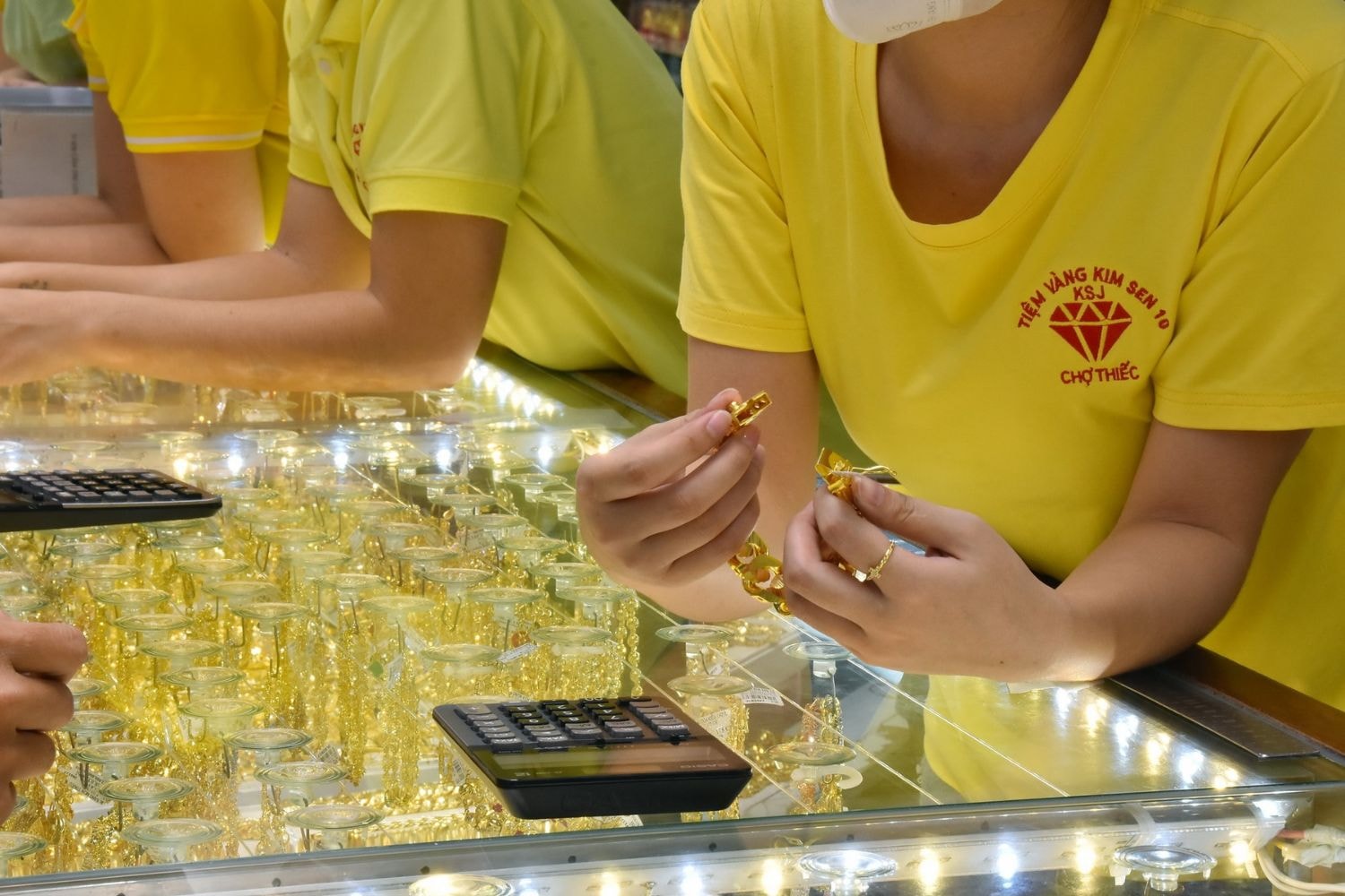 dự báo giá vàng 3-6-2025