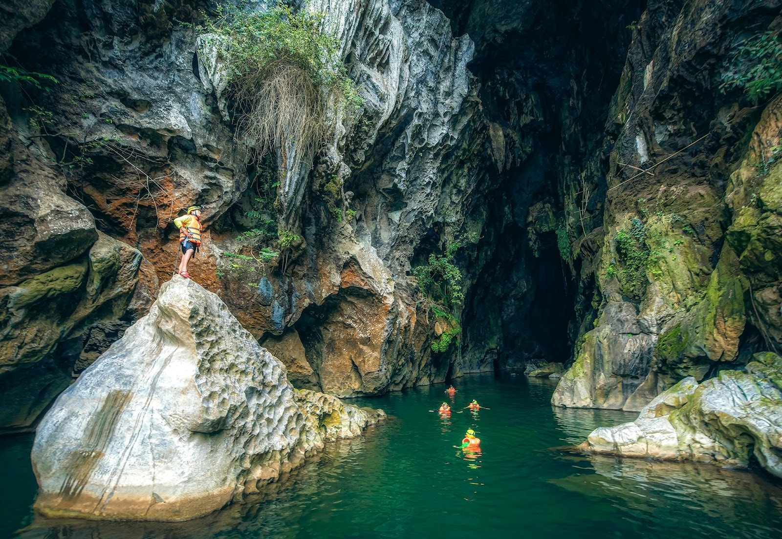 Hang Rục Mòn