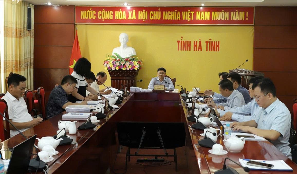 Thứ trưởng Bộ Xây dựng Nguyễn Xuân Sang chủ trì cuộc họp trực tuyến tại Hà Tĩnh với các tỉnh Quảng Trị, Bình Định, Bình Thuận