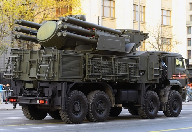 Pantsir-S1 trên xe thiết giáp