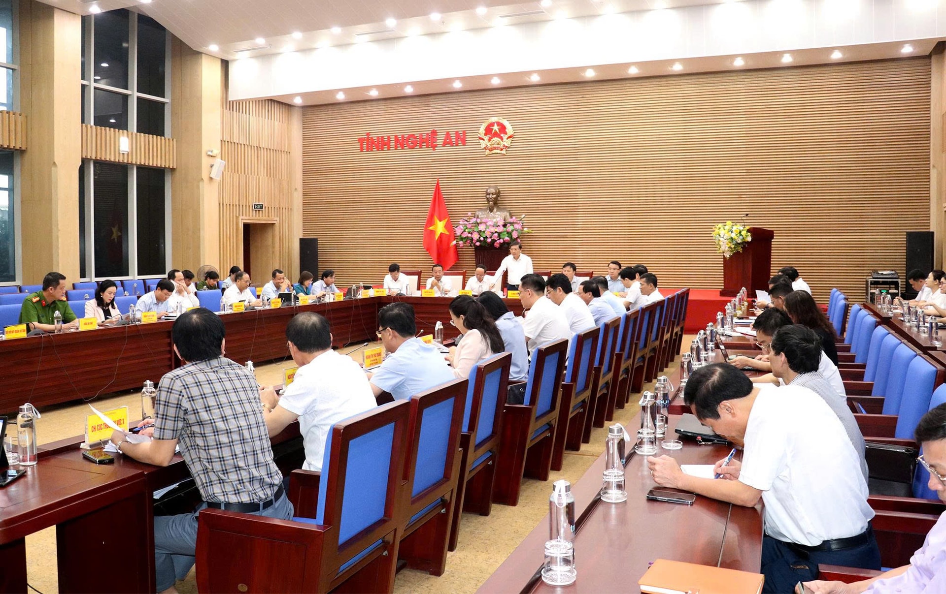 Quang cảnh phiên họp