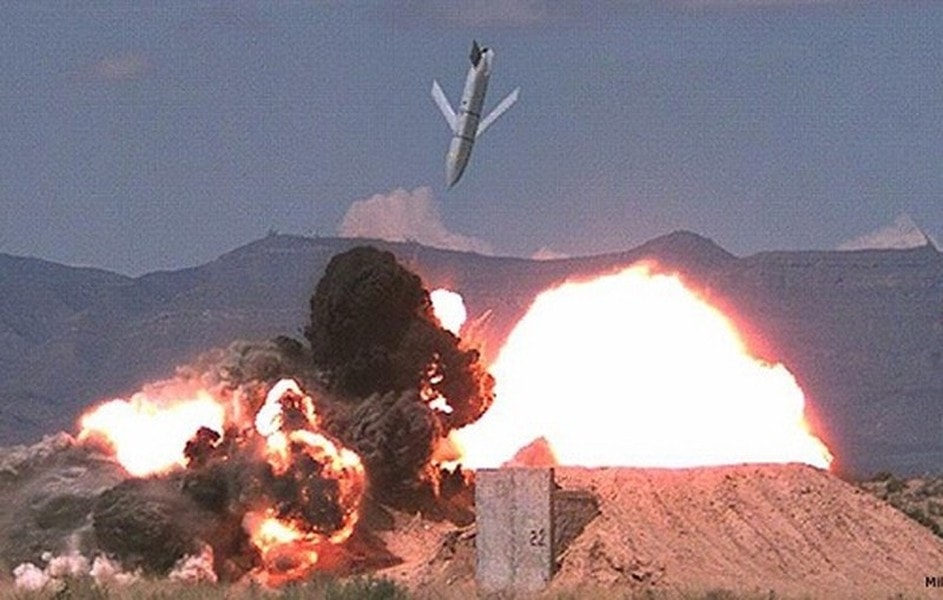 AGM-158 JASSM tiêu diệt đối thủ