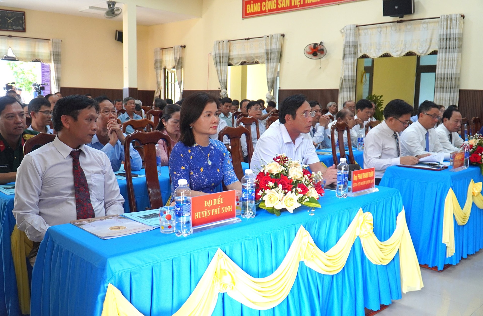 Các đại biểu tham dự lễ công bố