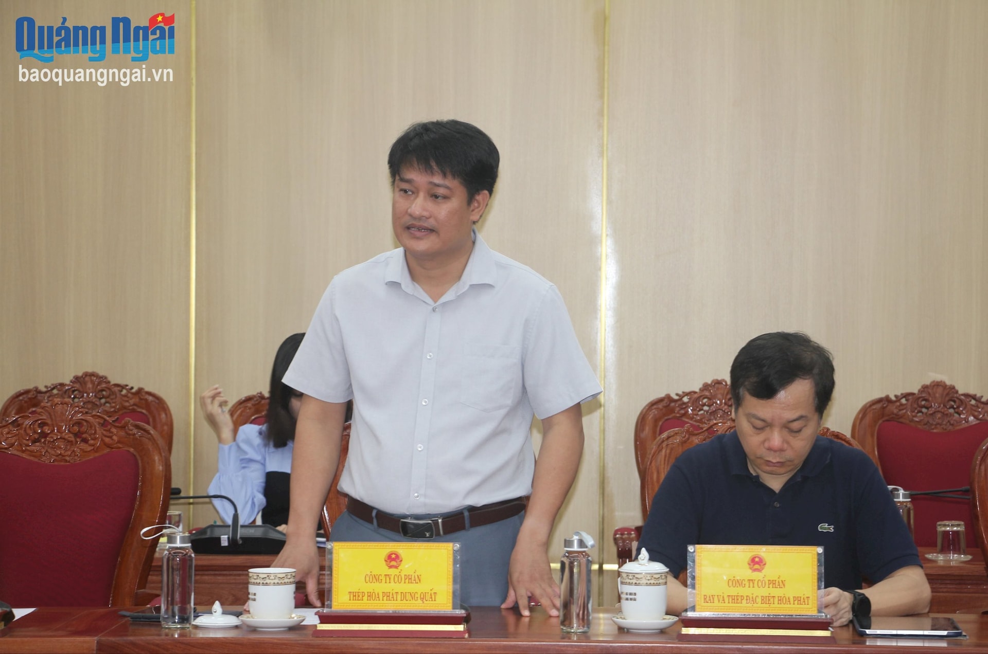 Đại diện nhà đầu tư dự án Sản xuất ray đường sắt và thép đặc biệt Hòa Phát Dung Quất phát biểu tại cuộc họp