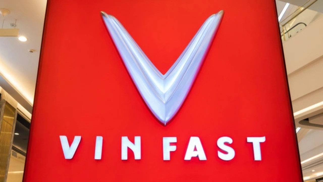 vinfast xe điện cảnh báo