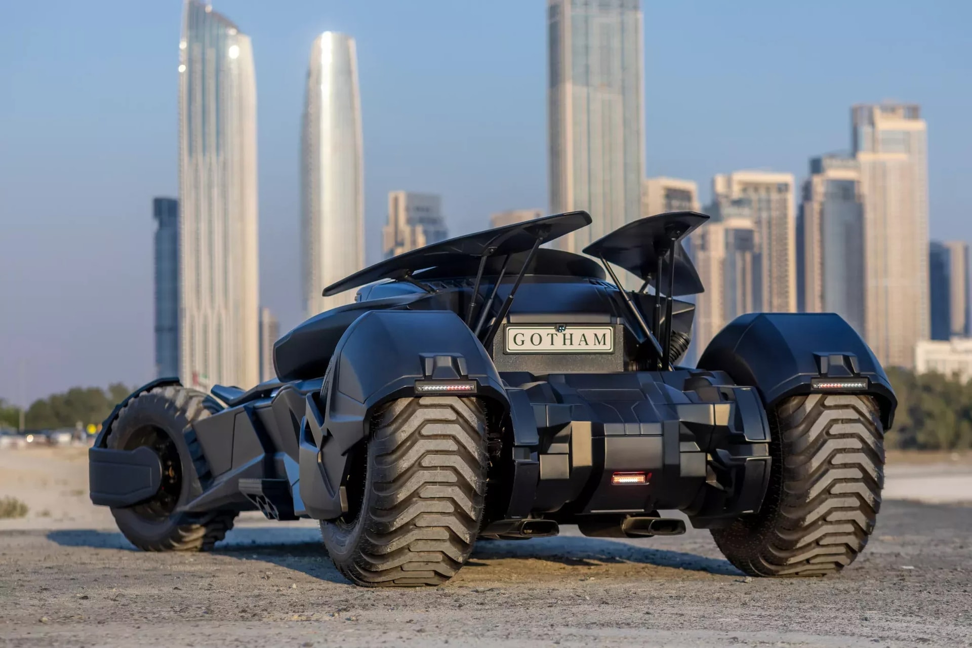 xe batman đằng sau