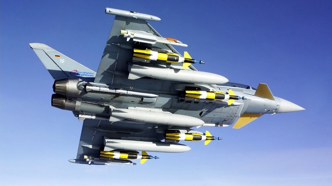 Eurofighter Typhoon mang bom