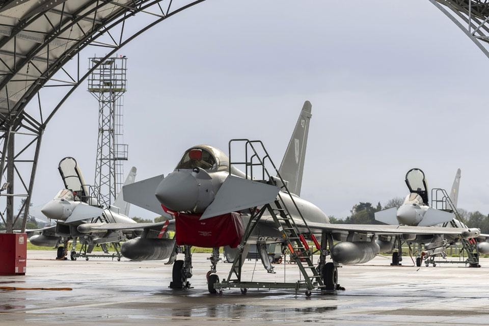 Eurofighter Typhoon trong hầm