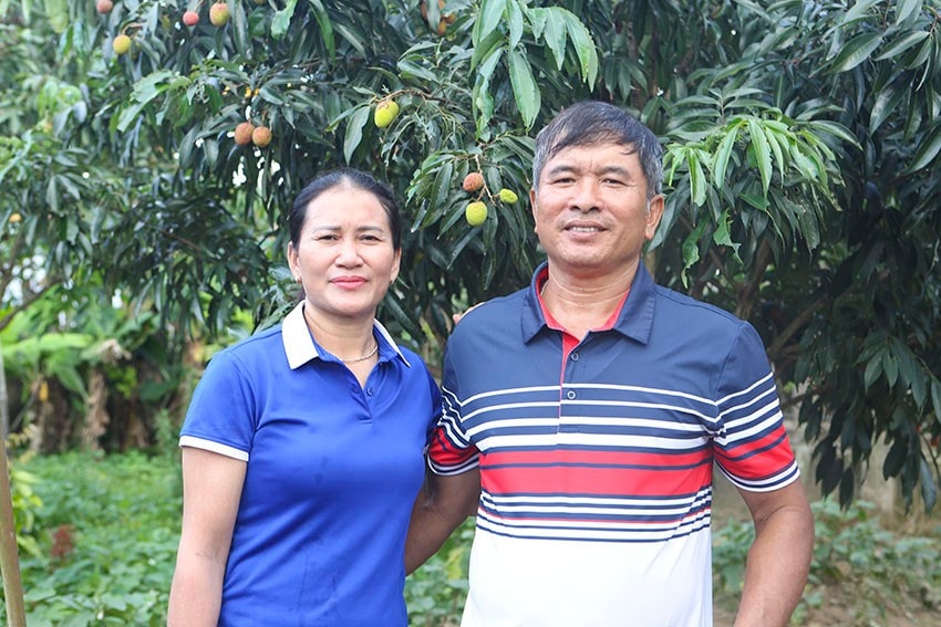 Vợ chồng chị Nguyễn Thị Xuân và anh Lê Hồng Vân ở xã Thạch Châu
