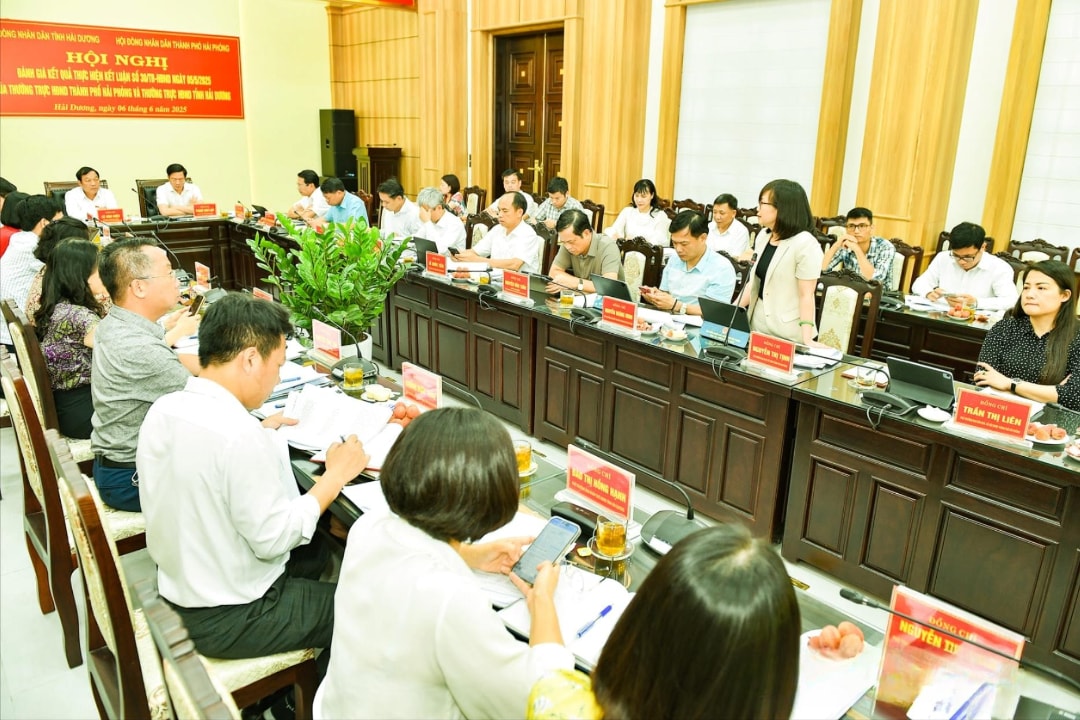 Quang cảnh hội nghị làm việc của Thường trực HĐND tỉnh Hải Dương và Thường trực HĐND TP Hải Phòng (1)