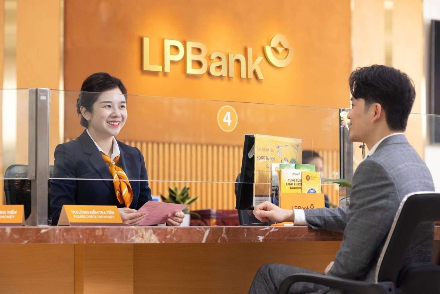 nhân viên Lpbank