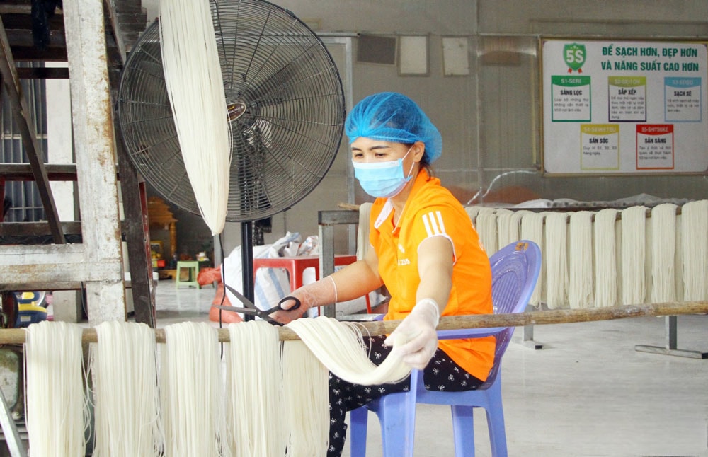 Sản xuất bún khô tại Hợp tác xã mỳ, bún khô Tiến Diện