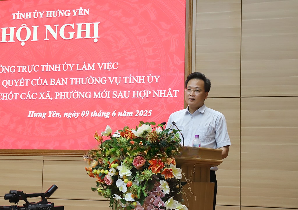 Đồng chí Bí thư Tỉnh ủy Nguyễn Hữu Nghĩa phát biểu giao nhiệm vụ cho các đồng chí được Ban Thường vụ Tỉnh ủy chỉ định tham gia Thường trực Đảng ủy xã, phường mới (1)