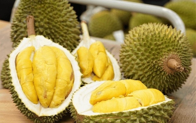 Sầu riêng chín cây là món quà của thiên nhiên với hương vị độc đáo khó thay thế