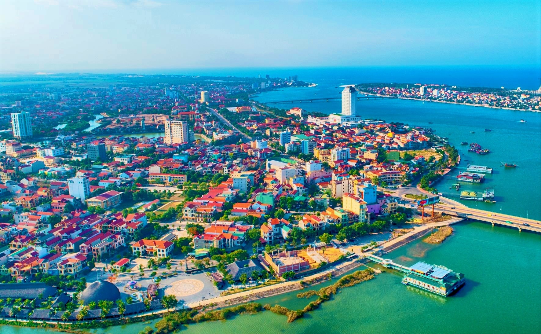 Nhiều lãnh đạo sở ngành ở Quảng Bình xin nghỉ hưu sớm trước thềm sáp nhập tỉnh 